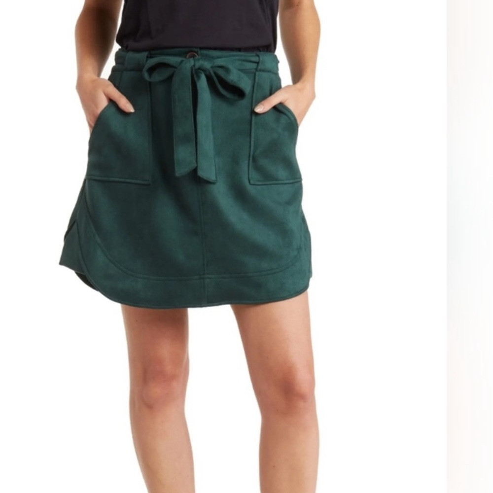 BCBG miniskirt faux suede hunter green